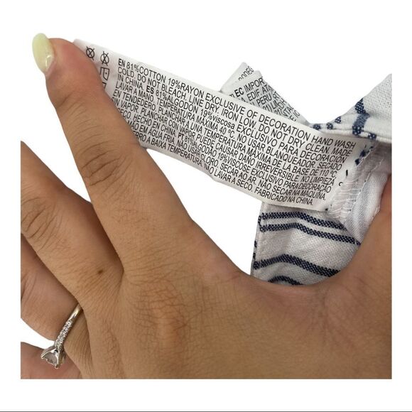 Forever 21 Medium Navy Blue Pinstripe Shorts - Picture 4 of 5